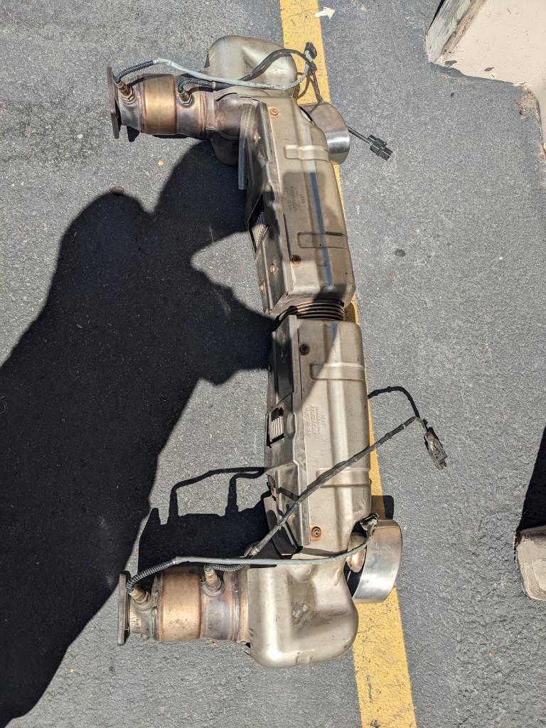 PORSCHE 99611102773 MUFFLER EXHAUST ASSEMBLY FOR 01-05 PORSCHE 911 996 USED B2