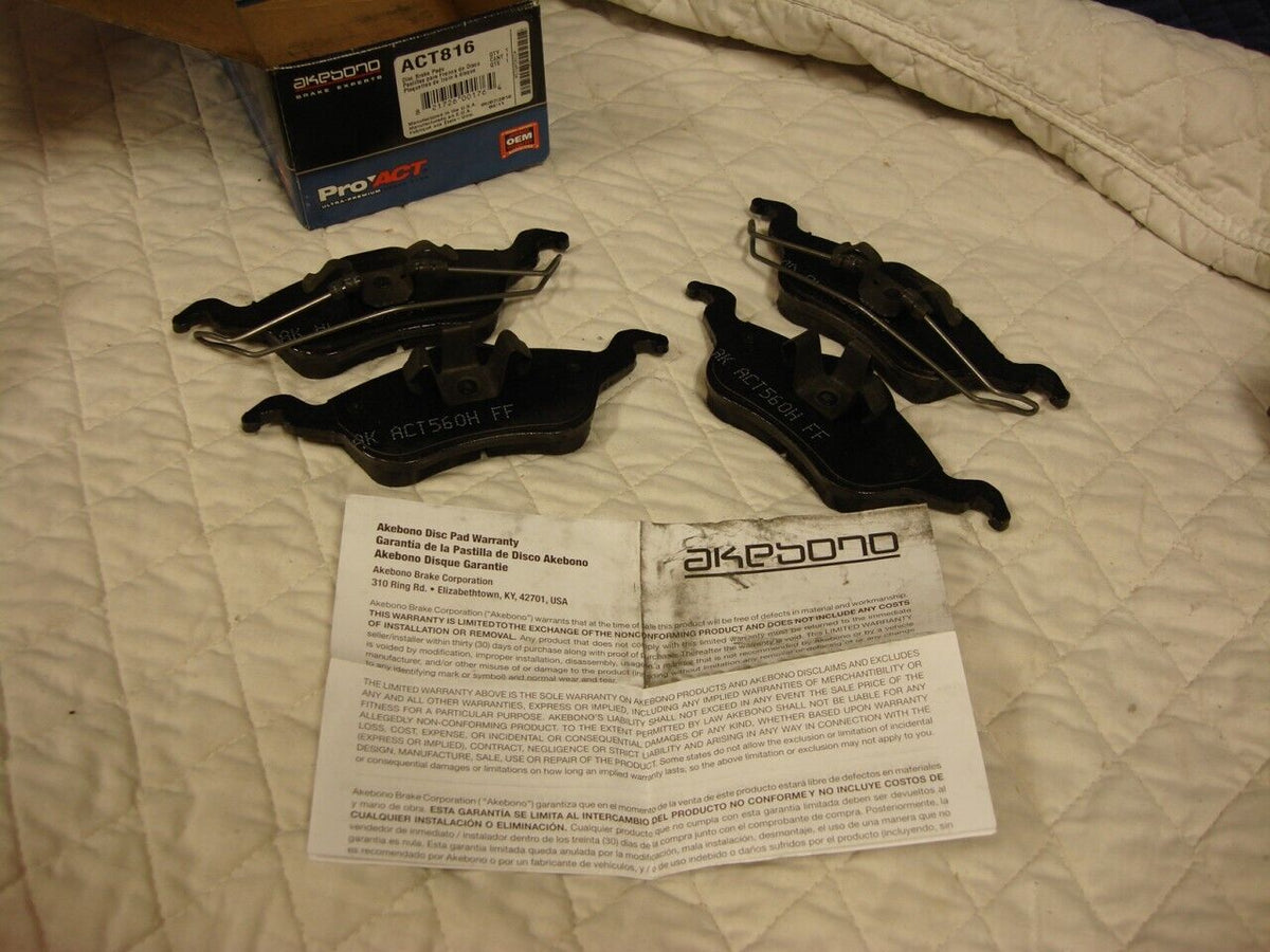 BRAND NEW AKEBONO PRO ACT FRONT DISC BRAKE PADS 2000-04 FOD FOCUS ACT816 R5TB