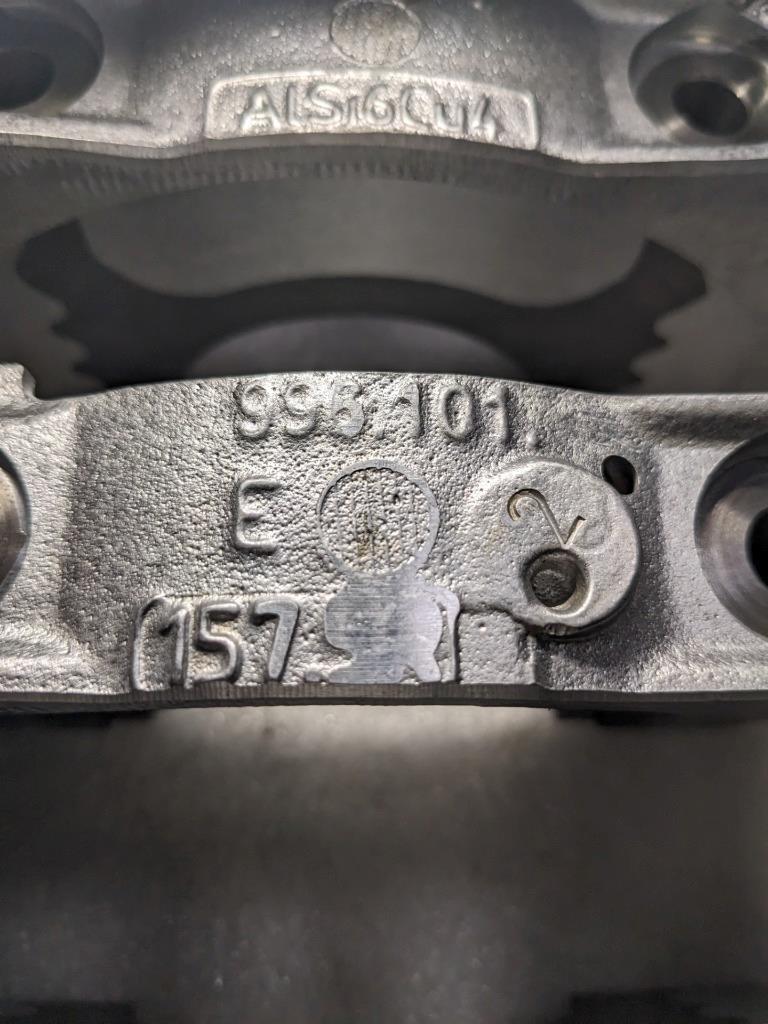 PORSCHE 911 996 BOXSTER ENGINE CRANKCASE HOUSING 9961011575R 996B.G.L.