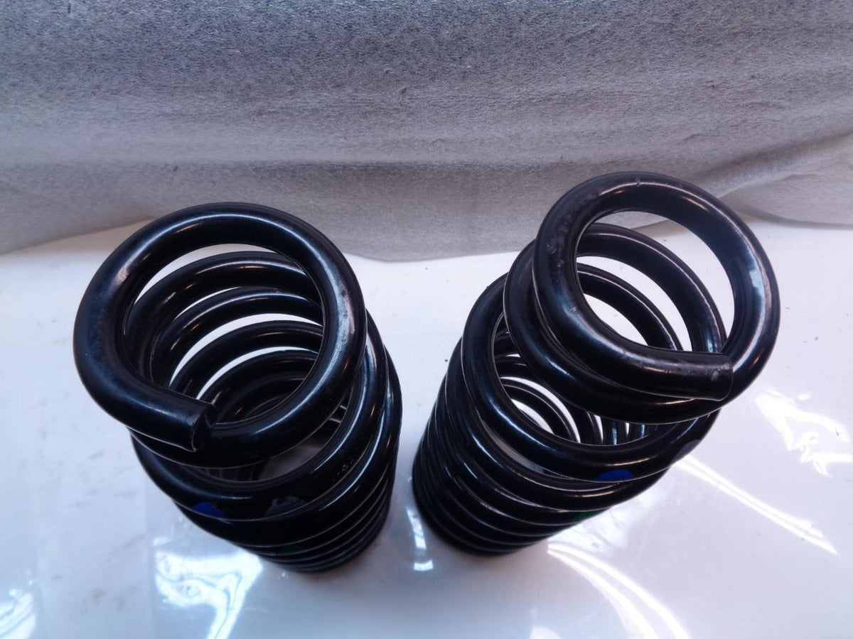 USED FRONT COIL SPRINGS FOR PORSCHE MACAN 2019-2020 95B-411-106-J-504 R24T4