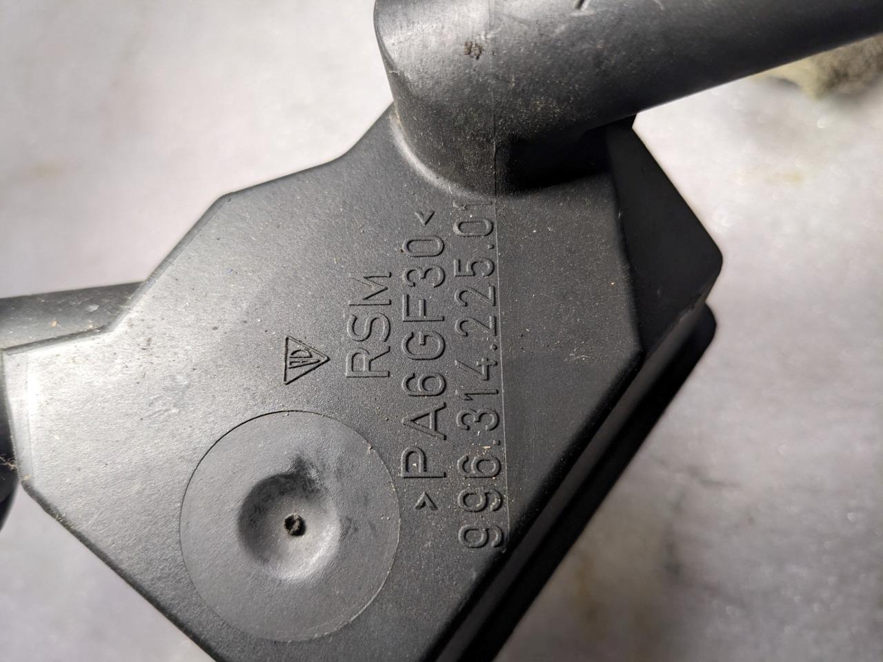 PORSCHE 911/996 POWER STEERING FLUID RESERVOIR TANK USED 996B.G.L.