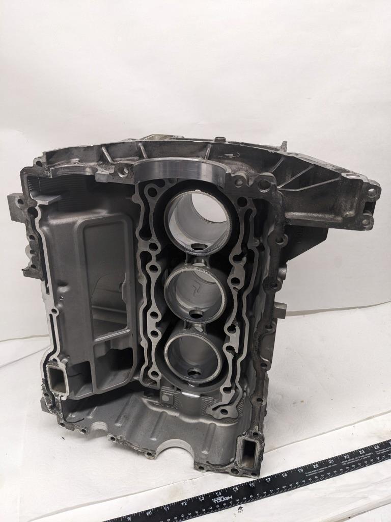PORSCHE RIGHT/LEFT BARE ENGINE CASE FOR 97-04 BOXSTER 2.7L USED 996BGL2