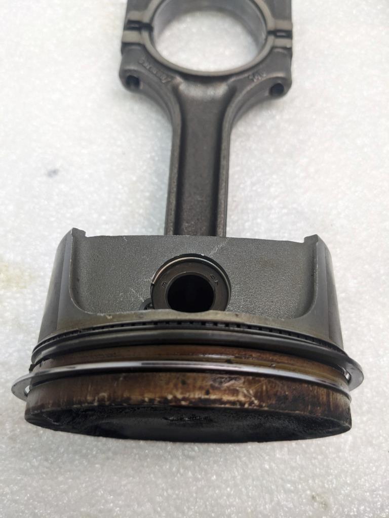 PORSCHE 986 BOXSTER 2.7L PISTON W/CONNECTING ROD #2 9961031028R USED 996GL2T1