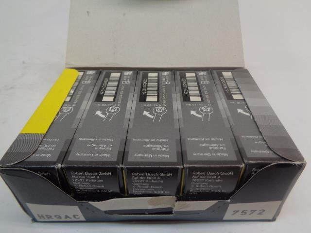 BRAND NEW BOSCH GMC SUPER SPARK PLUG 10 PACK 7572 R13T3