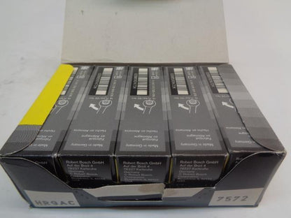 BRAND NEW BOSCH GMC SUPER SPARK PLUG 10 PACK 7572 R13T3