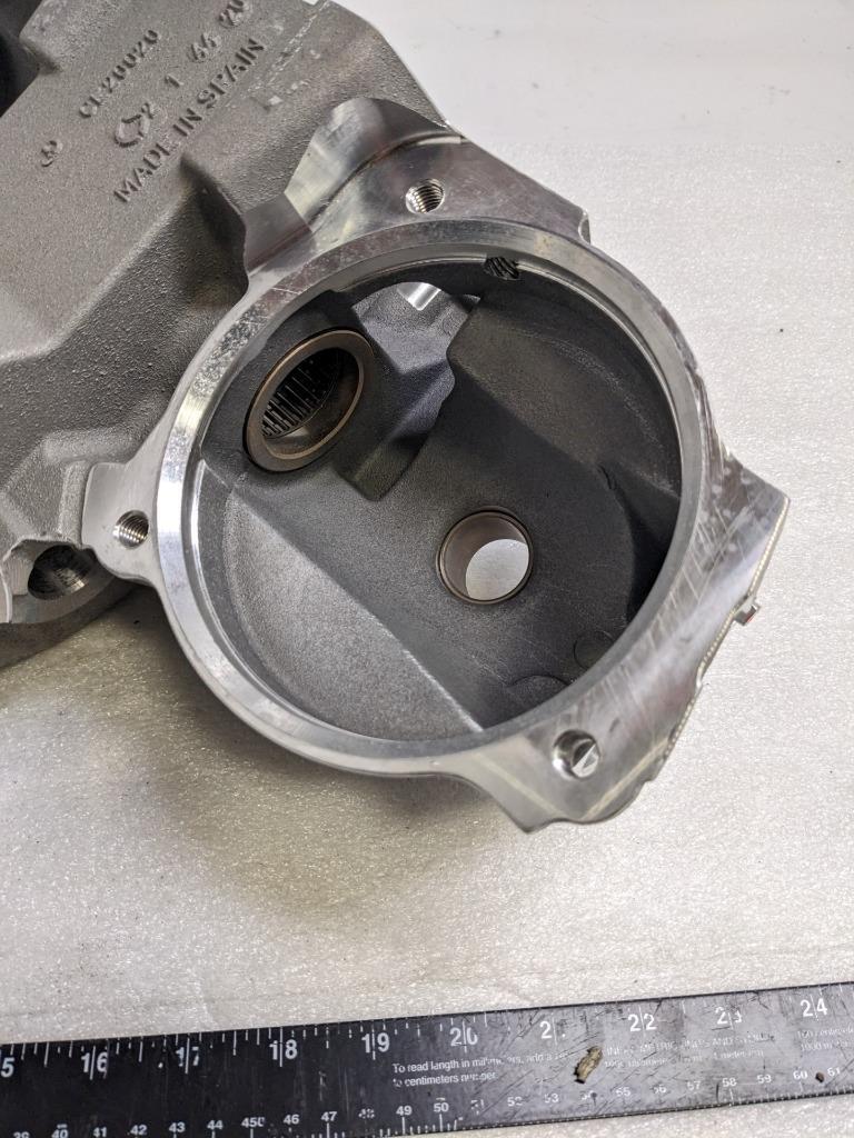 JOHN DEERE CE20020 ROW UNIT GEAR CASE HOUSING NEW I2