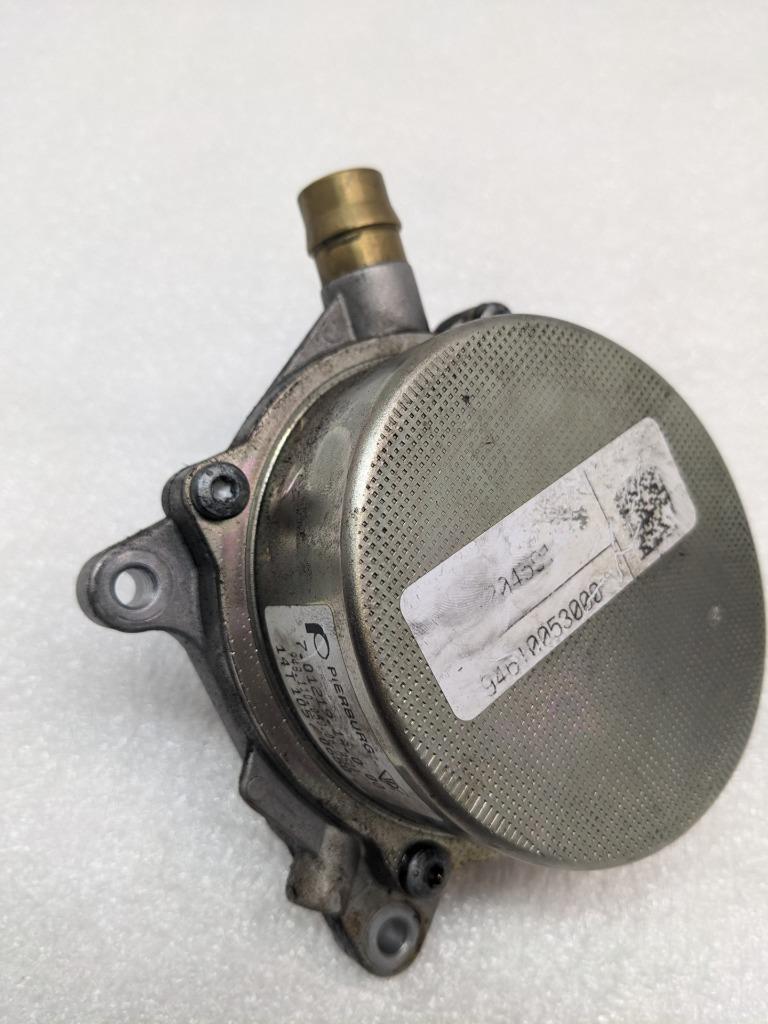 2016-18 PIERBURG PORSCHE MACAN ENGINE VACUUM PUMP 94610053000 USED R25