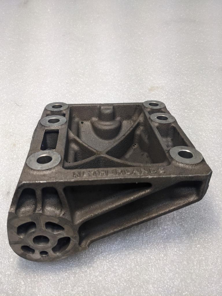 PORSCHE CAYENNE ENGINE HOLDER RIGHT 9481152012R USED R25