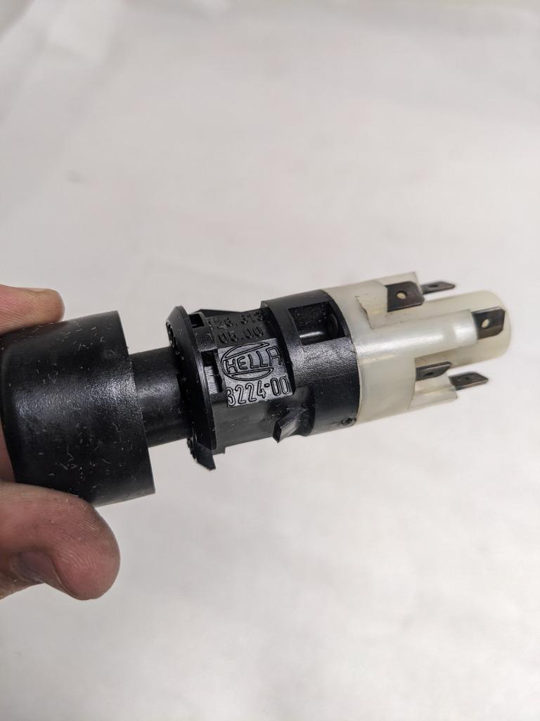 PORSCHE 92861310500 HELLA HAZARD LIGHT SWITCH FOR 87-91 928 USED R20T7