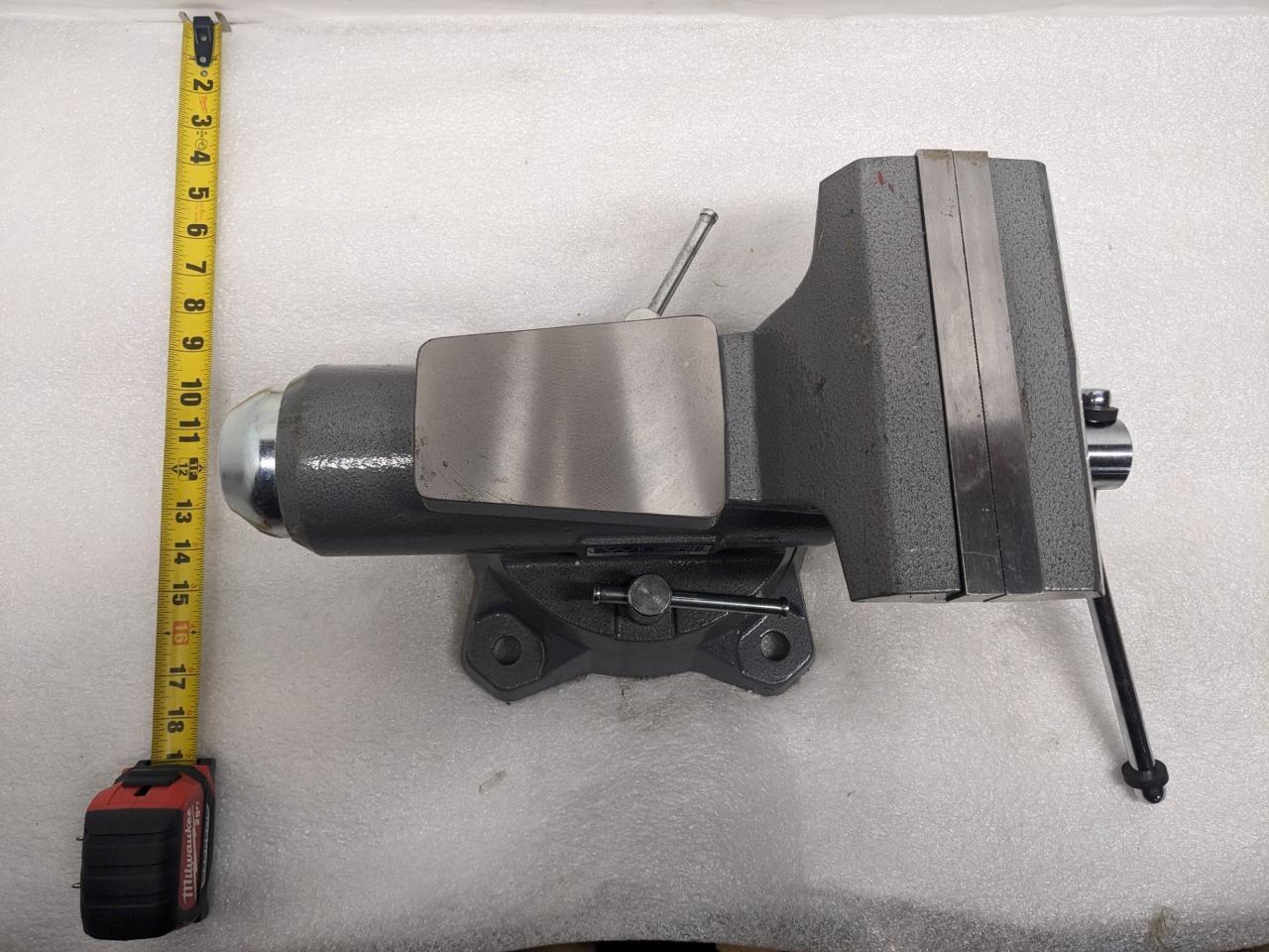 WILTON Mechanics Pro Vise 8” Jaw Width 8-1/2" Jaw Opening 360 Swivel Base B2 NEW
