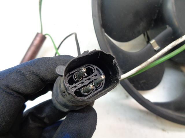 USED ENGINE COOLING FAN ASSEMBLY FOR 99-05 PORSCHE 911 R23T7