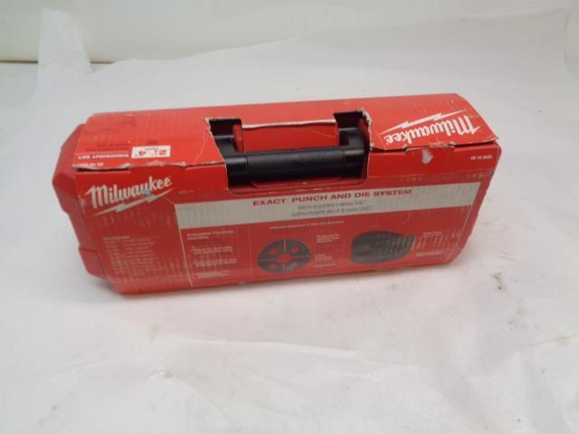 MILWAUKEE EXACT PUNCH AND DIE SYSTEM 49-16-2695 2&1/2" TO 4" CONDUIT R35