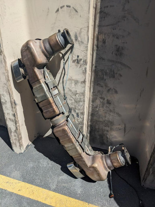 PORSCHE 99611102773 MUFFLER EXHAUST ASSEMBLY FOR 01-05 PORSCHE 911 996 USED B2