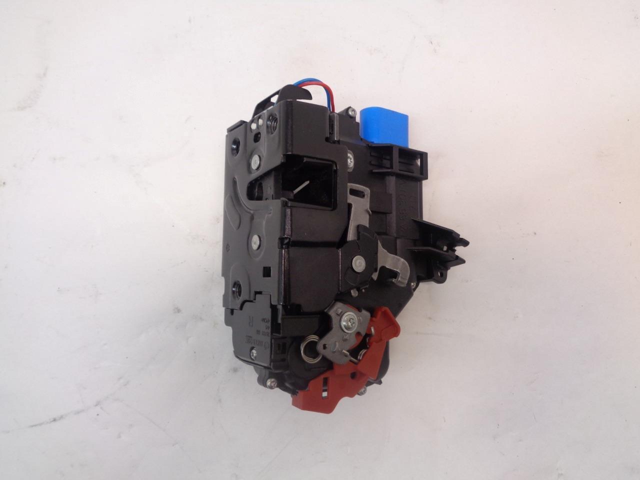 GENUINE PORSCHE 911 CARRERA BOXSTER RIGHT DOOR LOCK MECHANISM 3D1837016 R23TE