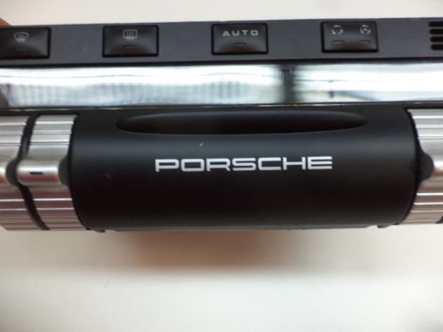 NEW GENUINE PORSCHE CAYENNE CLIMATE CONTROL UNIT 7L5 907 040 BK R20T7