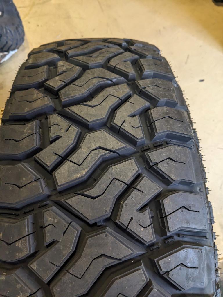 2 VENOM POWER TERRA HUNTER R/T+ LT 275 65 20 128/125R LRF 12PLY TIRES TVPRT12N