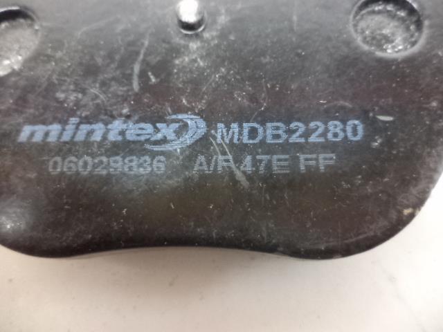 BRAND NEW MINTEX MDB2280 FRONT BRAKE PADS R5