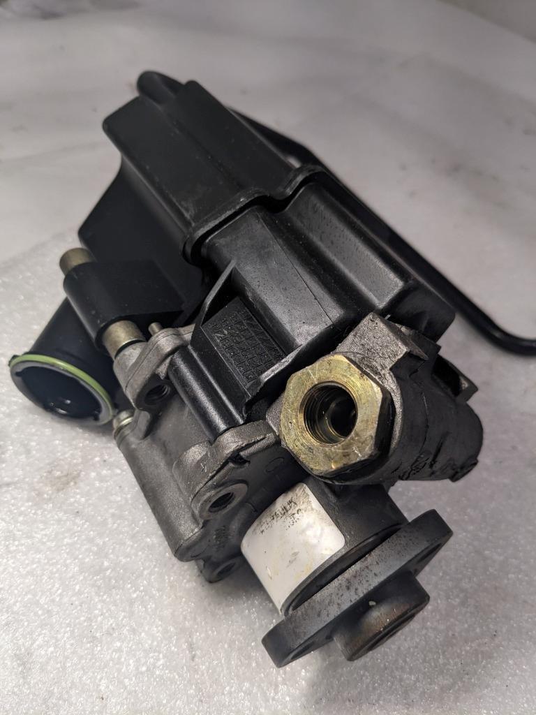 PORSCHE BOXSTER 986 POWER STEERING PUMP W RESERVIOR 99631422002 USED 996BGL
