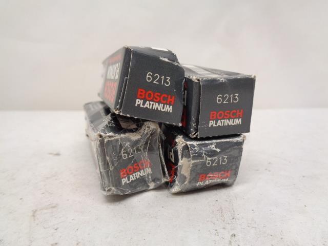 BRAND NEW BOSCH CHEVY GMC PONTIAC PLATINUM SPARK PLUG 4 PACK 6213 R13T3