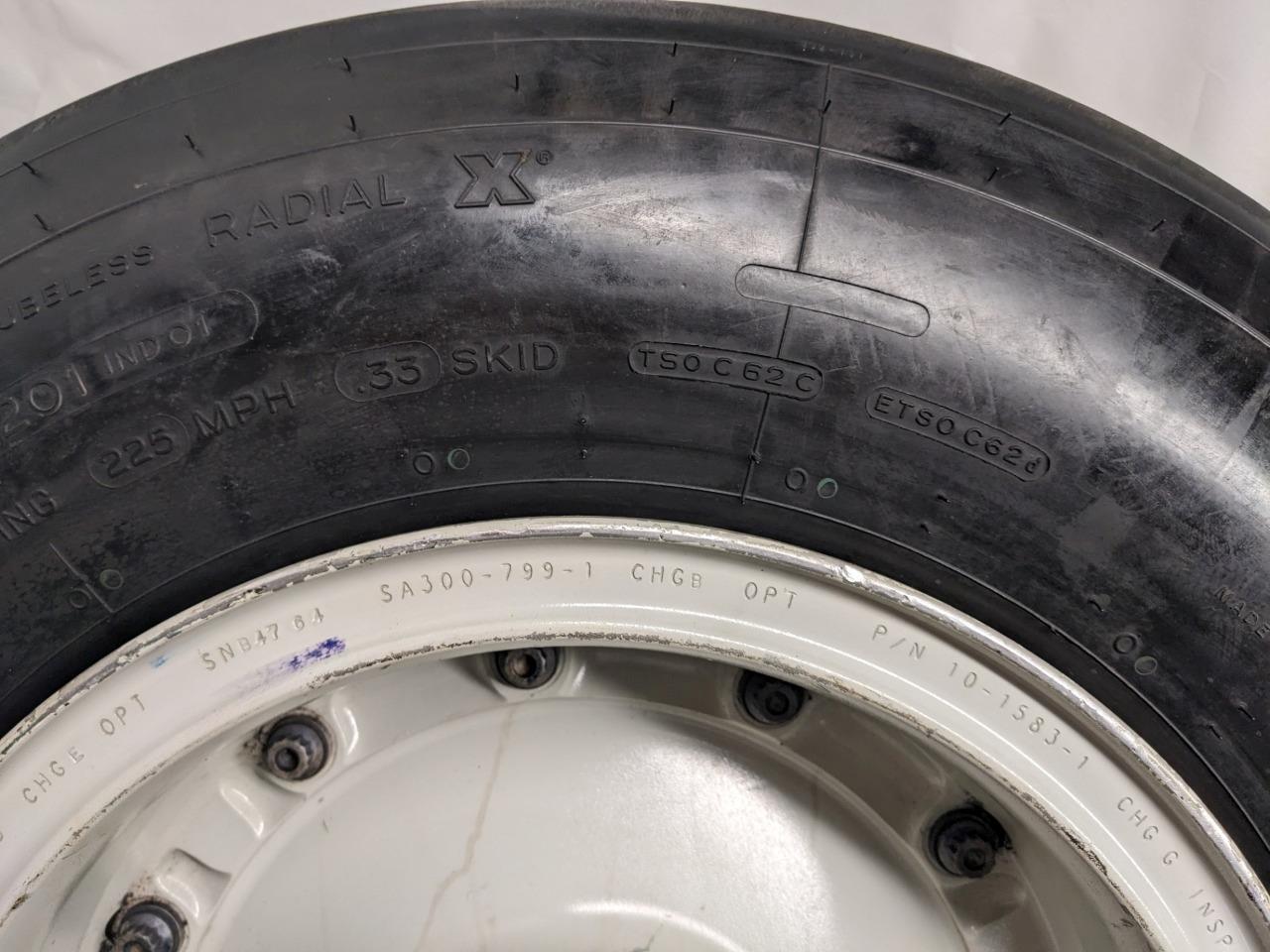 GOODRICH INBOARD WHEEL AND MICHELIN TIRE  30X8.8-15 HUB BORE 77MM 3-1531-3 B2