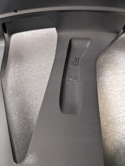 20x8 Chevrolet Traverse 2022-23 Machined Charcoal Wheel Rim 84353724