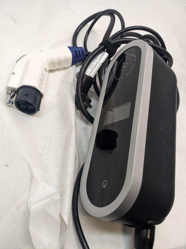 PORSCHE UNIVERSAL CHARGER W/CASE FOR ELECTRIC VEHICLES 7PP971675B 120-230V R21