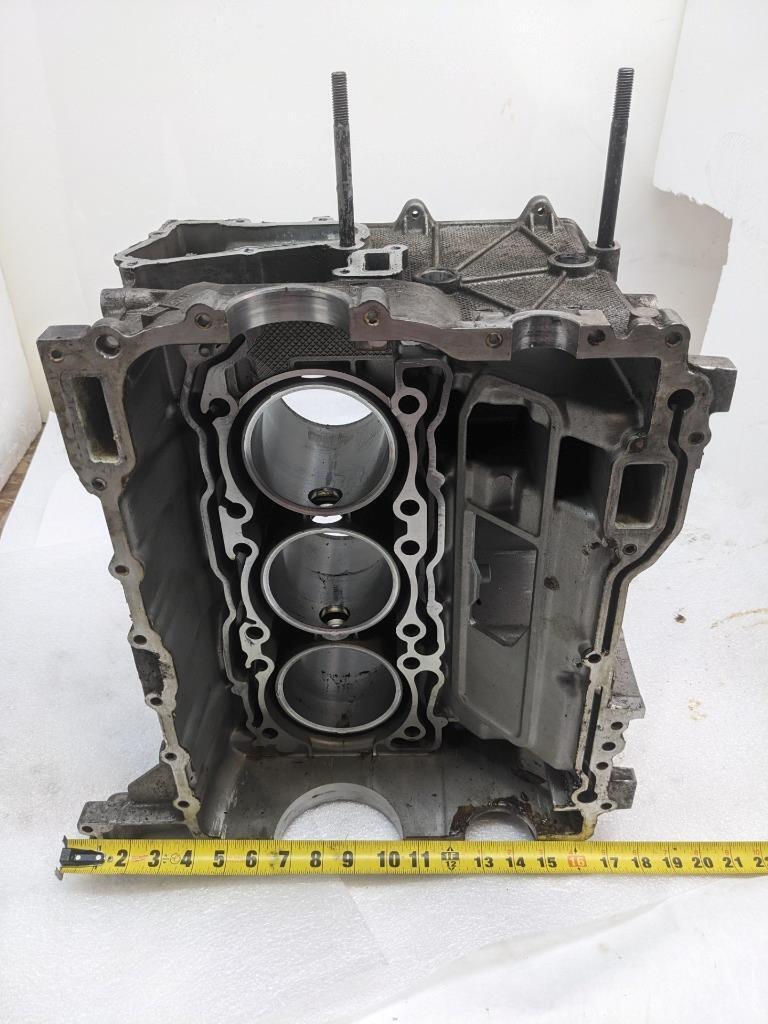 PORSCHE 911/996 RIGHT SIDE ENGINE BLOCK 9961011460R USED B2