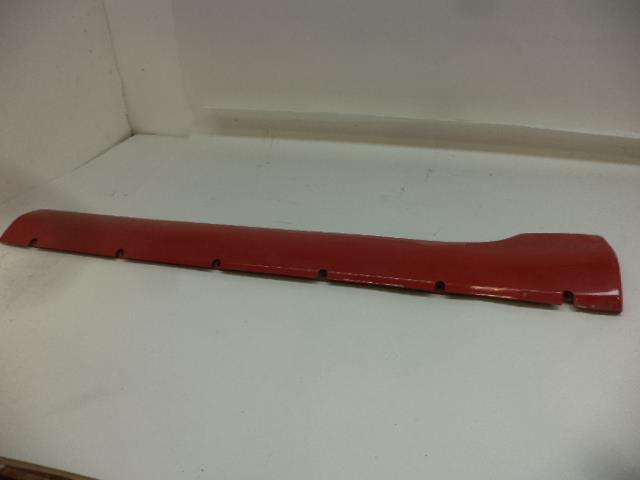 USED GENUINE PORSCHE ROCKER PANEL 928 559 085 02 DRIVER SIDE RED R20