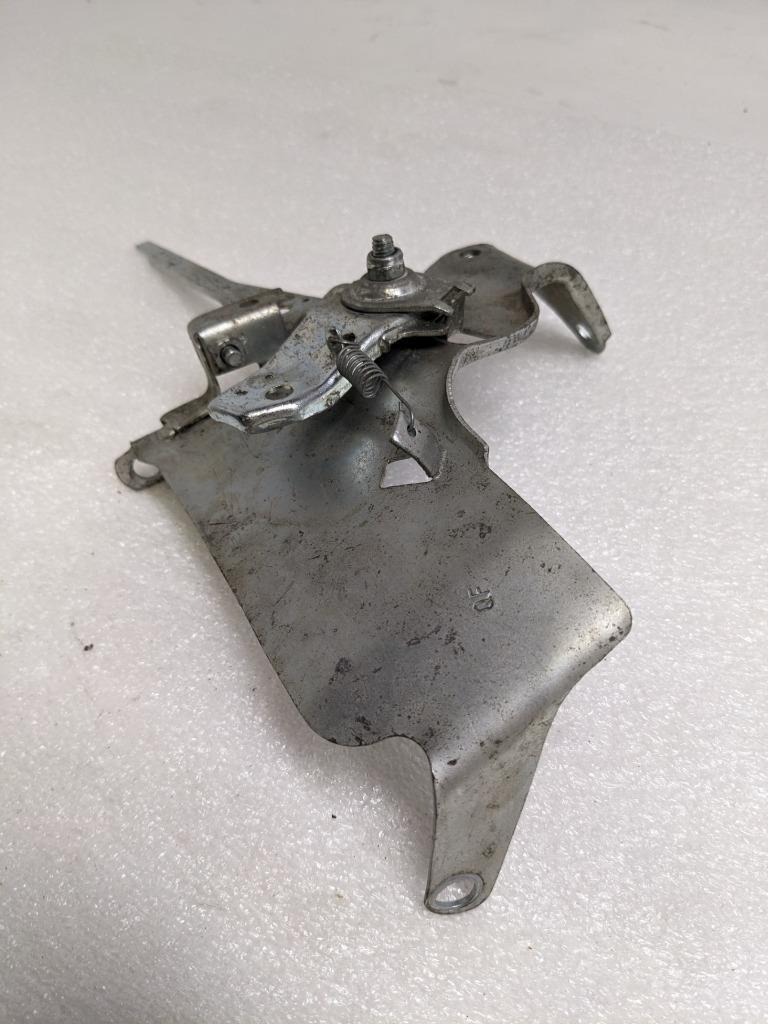 BRIGGS AND STRATTON 593666 BRACKET-CONTROL FOR 19J1370001F1 SMALL ENGINE NEW R32