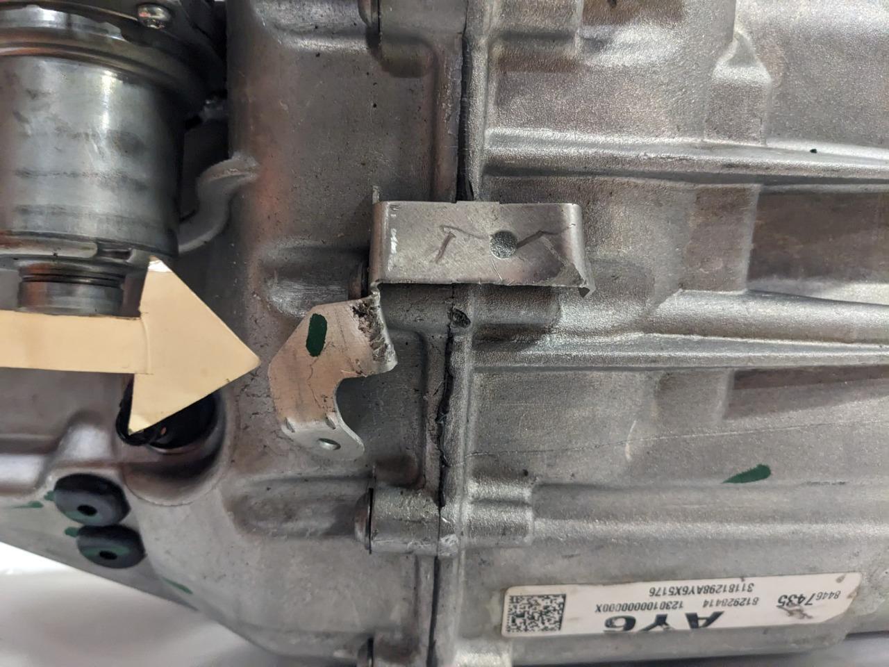 GM Transfer Case 84467435 Chevy Avalanche, Cadillac Escalade NEW DAMAGED BSRG3