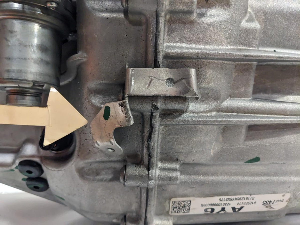 GM Transfer Case 84467435 Chevy Avalanche, Cadillac Escalade NEW DAMAGED BSRG3