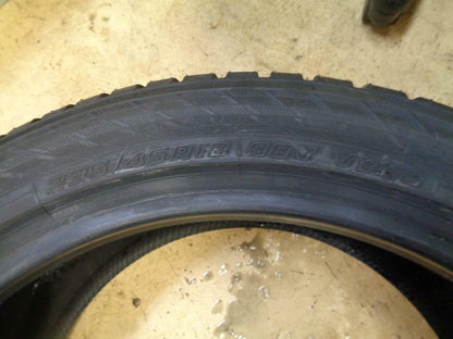 1 NEW TIRE YOKOHAMA BLUEARTH WINTER V905 P 235 45 18 98Y XL 90625