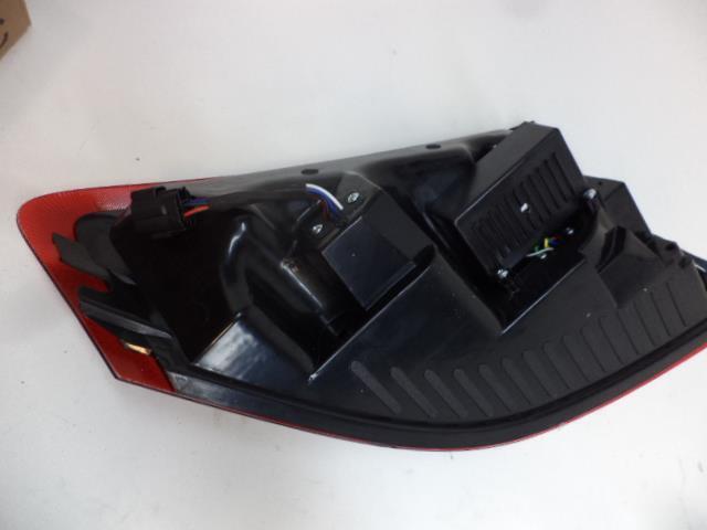 Porsche 911 (996) Aftermarket Tail Light Passenger Side R25
