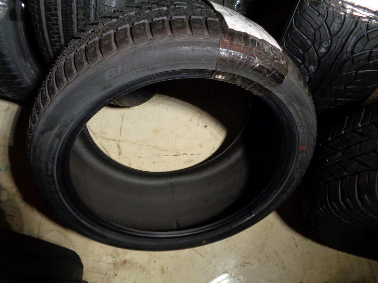 YOKOHAMA BLUEARTH WINTER V905 P 295 35 21 107V XL TIRE 90664 BQ3