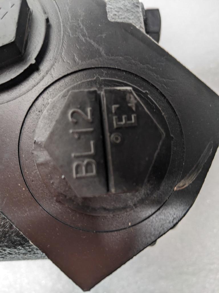 CHAR-LYNN EATON 112-1575-006 HYDRAULIC GEROLER DISC VALVE MOTOR NEW J2