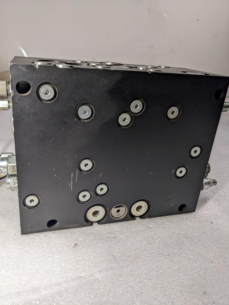 HYDRAULIC MANIFOLD ASSEMBLY 203270-1 VACRO USED R10