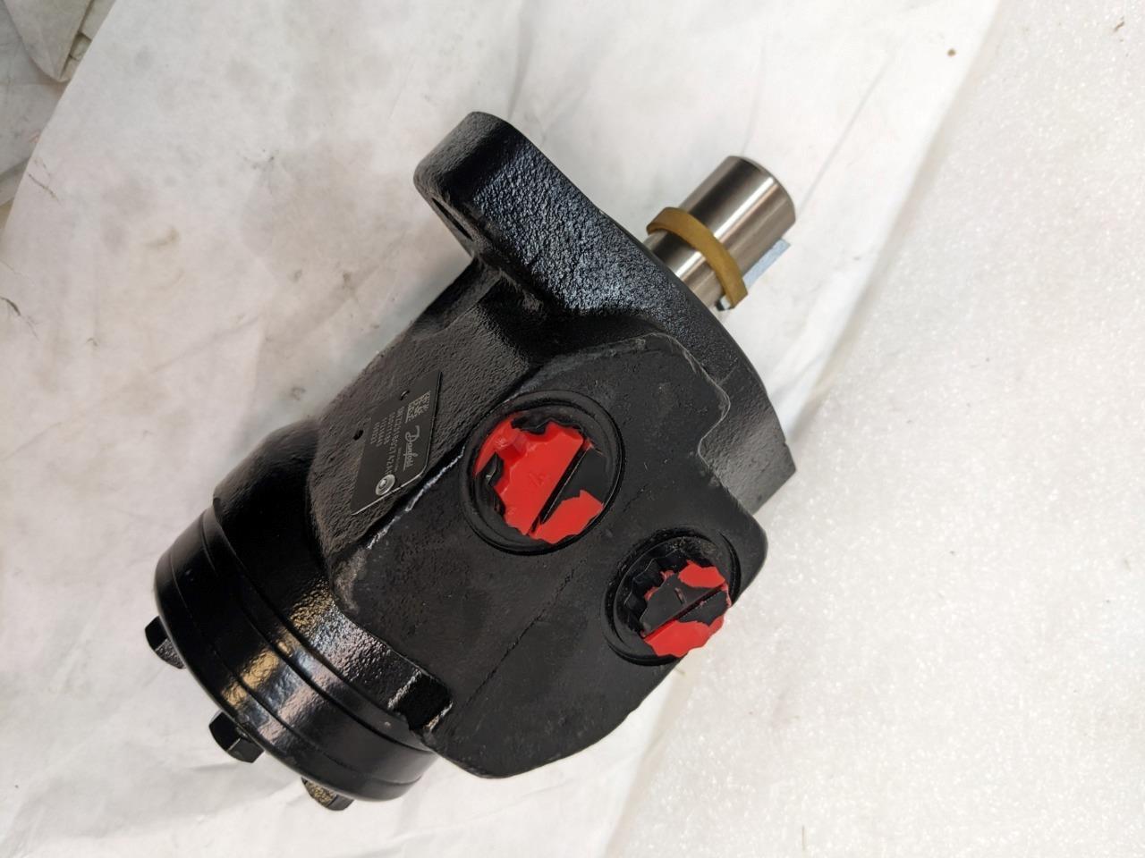 DANFOSS 2" CUT 7-BOLT ON HYDRAULIC MOTOR Z231602742AP NEW R11