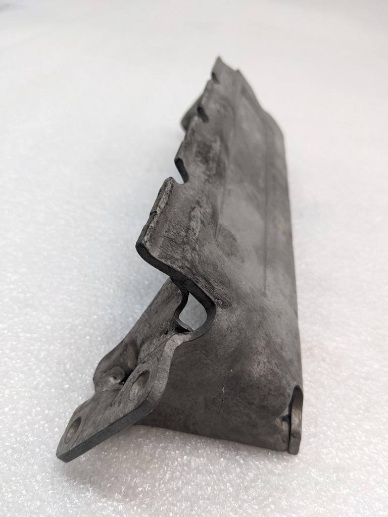 PORSCHE MACAN 15-18 HEAT PROTECTION 95B121557A USED R21