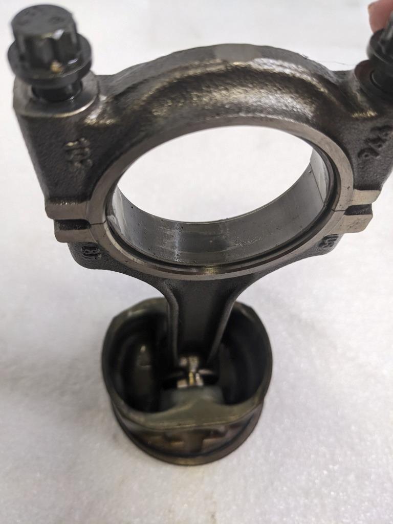 PORSCHE 996/911 CONNECTING PISTON RODS 9961031028R USED 996BGL2T2