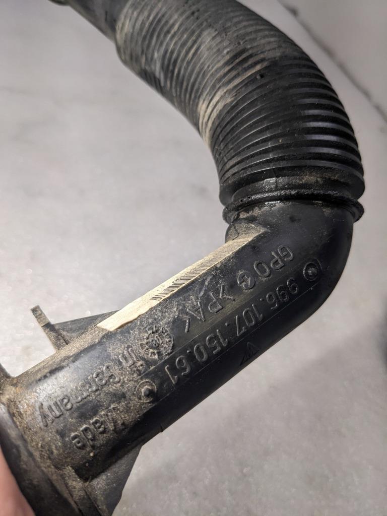PORSCHE 996 997 OIL FILLER PIPE HOSE W CRANKCASE O-RING 99610715061 USED 996BGL