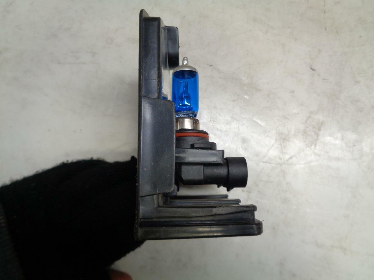 USED SPYDER KOSHIN HALOGEN HEADLIGHT BULB 12V 80W HB4 9006 (DAMAGED) SR