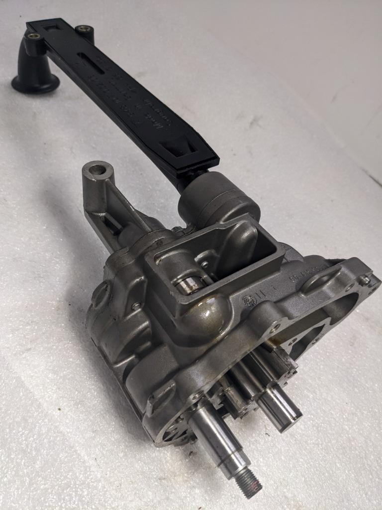 PORSCHE CAYENNE OIL PUMP WITH RESERVOIR 948107010 USED R24