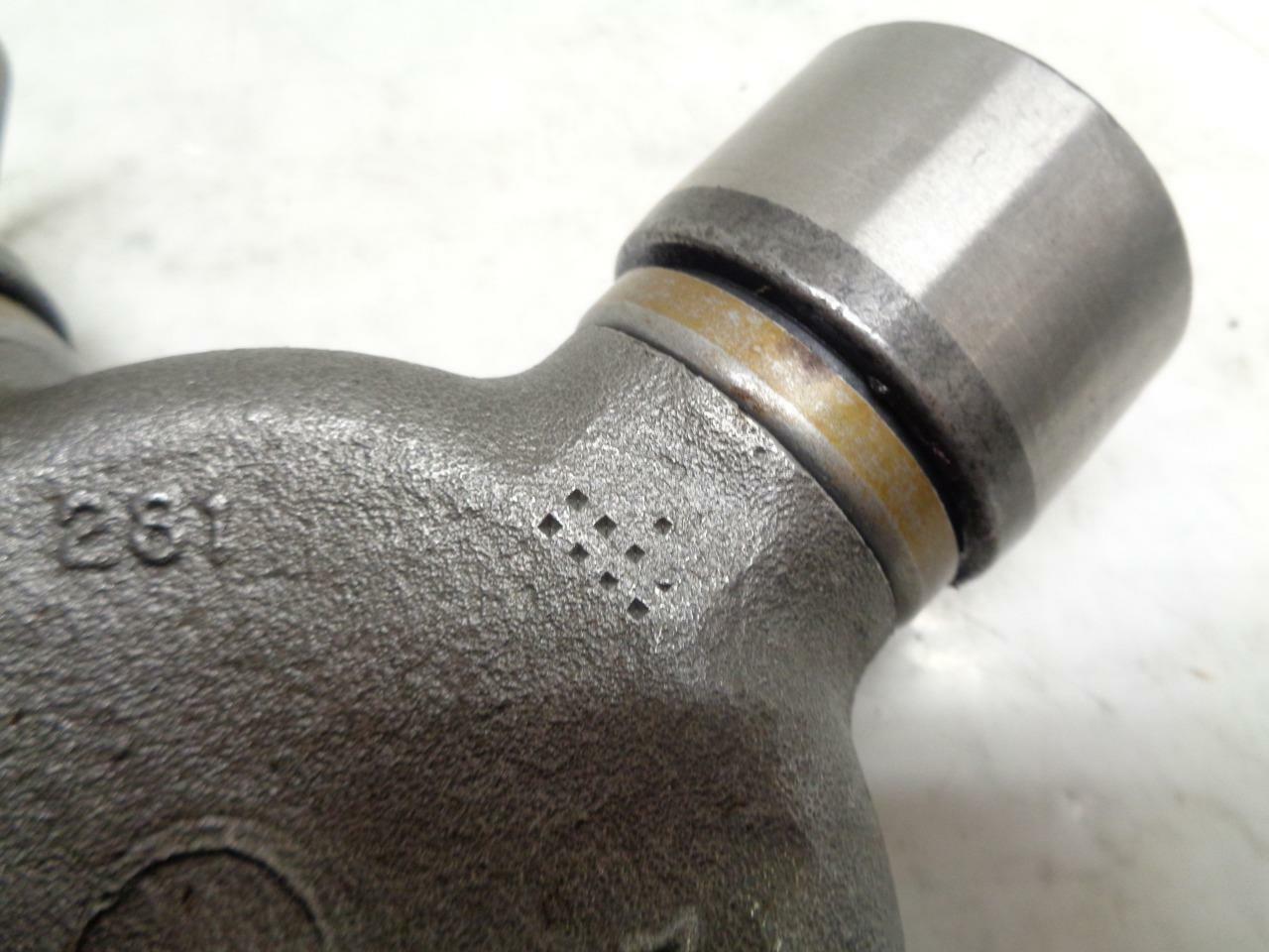 NEW NEAPCO U-JOINT SD209 281 R9TB