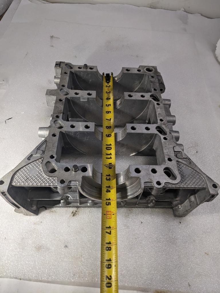 PORSCHE MACAN 2016 3.0 PETROL ENGINE BLOCK 9461011137R USED I2