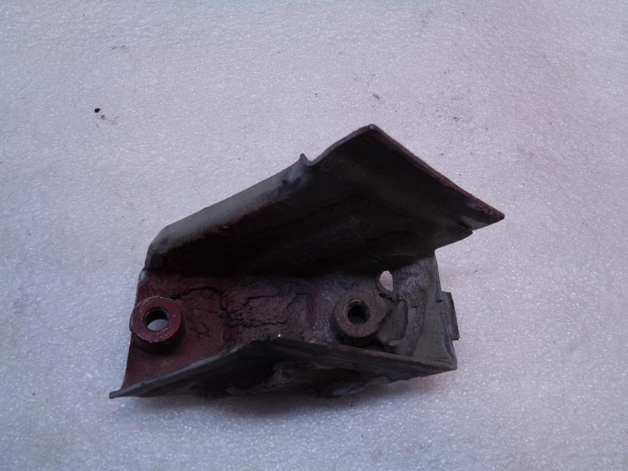 USED PORSCHE 928 FRONT SWAY BAR BRACKET R24T7