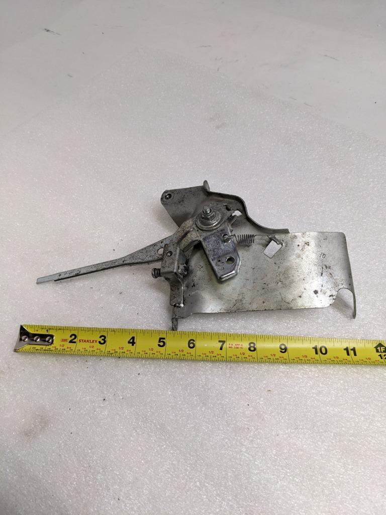 BRIGGS AND STRATTON 593666 BRACKET-CONTROL FOR 19J1370001F1 SMALL ENGINE NEW R32