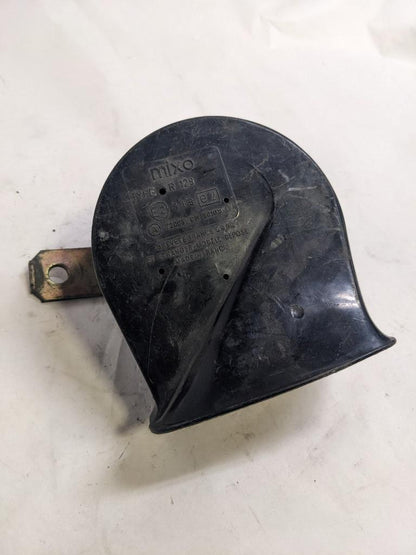 PORSCHE 84-91 944 LOW PITCH TONE ELECTRIC HORN SIREN MIXO TR129 #5 USED R21T2