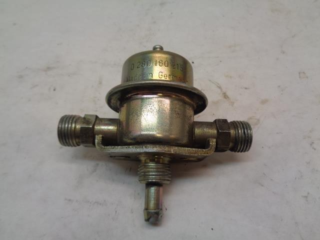 BOSCH FUEL PRESSURE REGULATOR FOR PORSCHE 911&928 0 280 160 215 USED R21/24