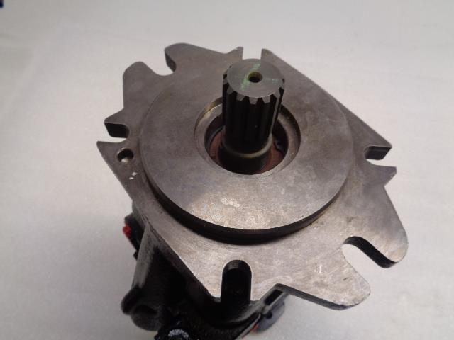 EATON 421AK HYDRAULIC AXIAL PISTON PUMP 421AK02552C NEW J1
