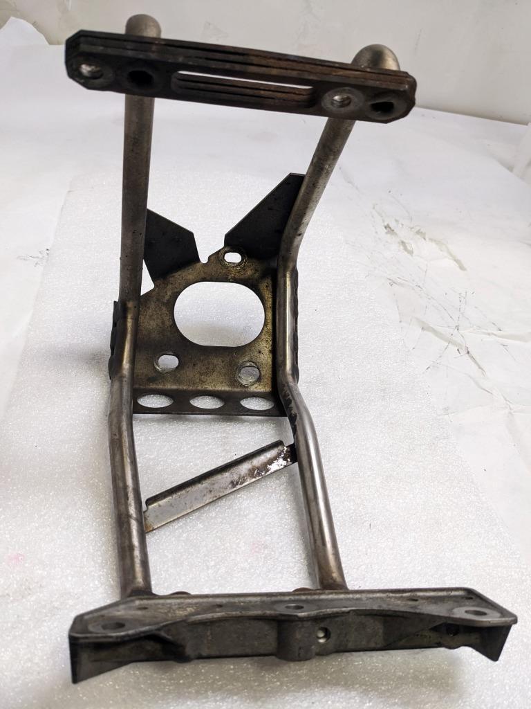 PORSCHE 996 MUFFLER SUPPORT BRACKET (RIGHT) 99611112854 USED 996BGL